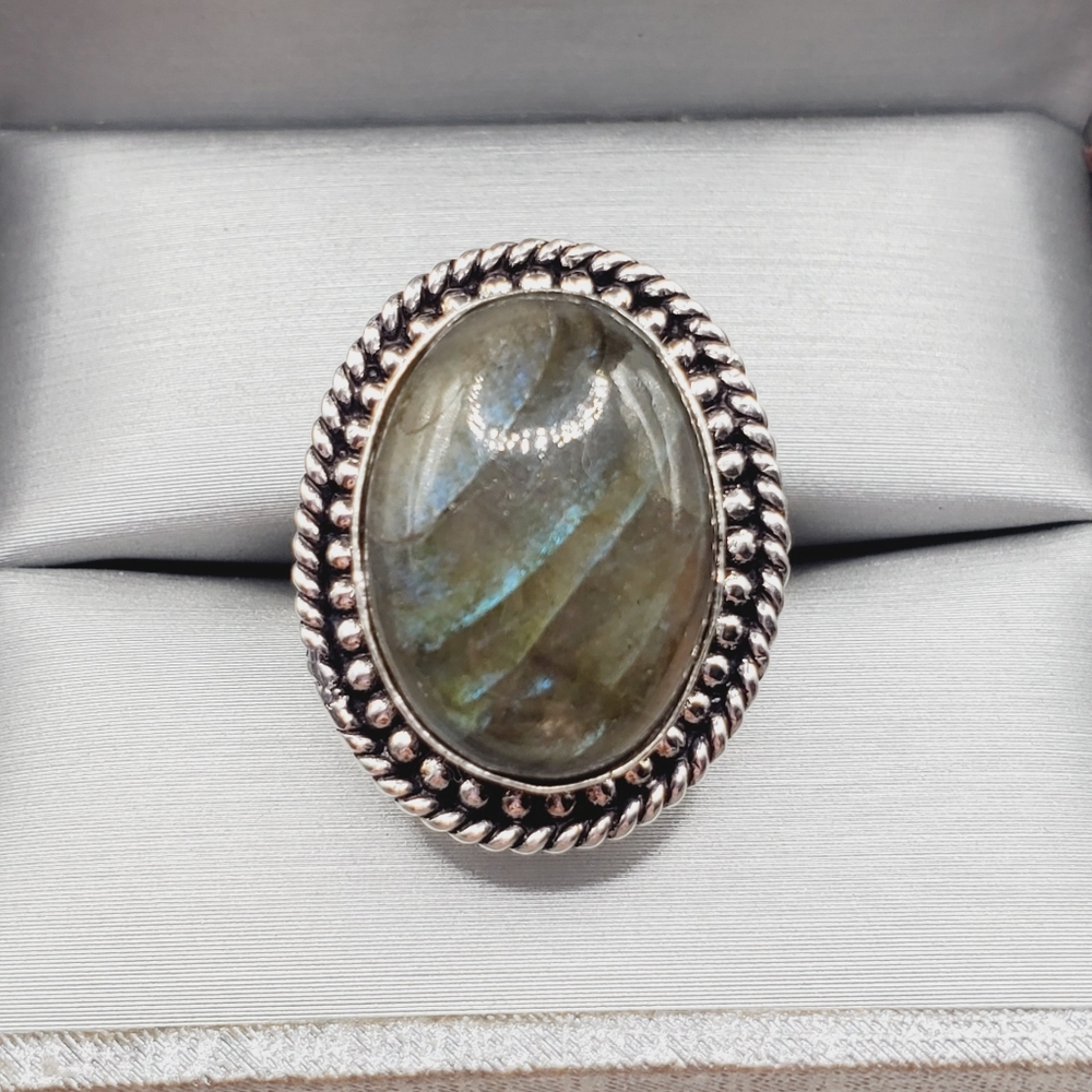 Labradorite Ring - Picture 7 of 7